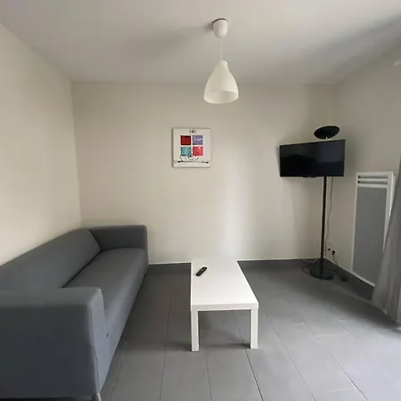 דירה T1 Bis A 10 Min Des Thermes, Terrasse, Internet, Parking Prive - - Fr-1-495-111 קמבו-לה-באן